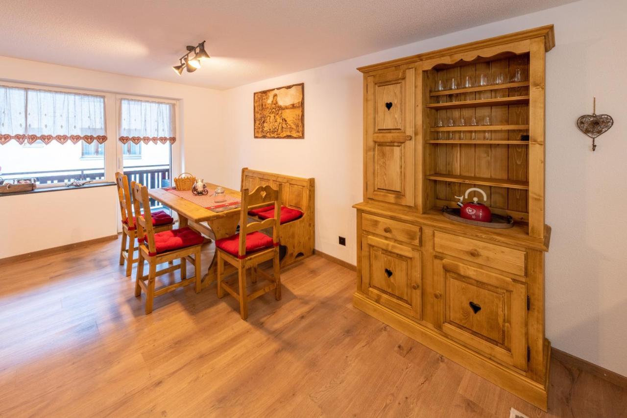 Touring Chez Georges Apartment Grachen Bagian luar foto