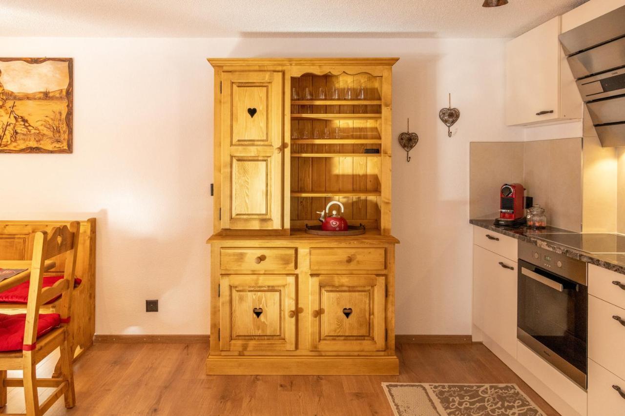Touring Chez Georges Apartment Grachen Bagian luar foto